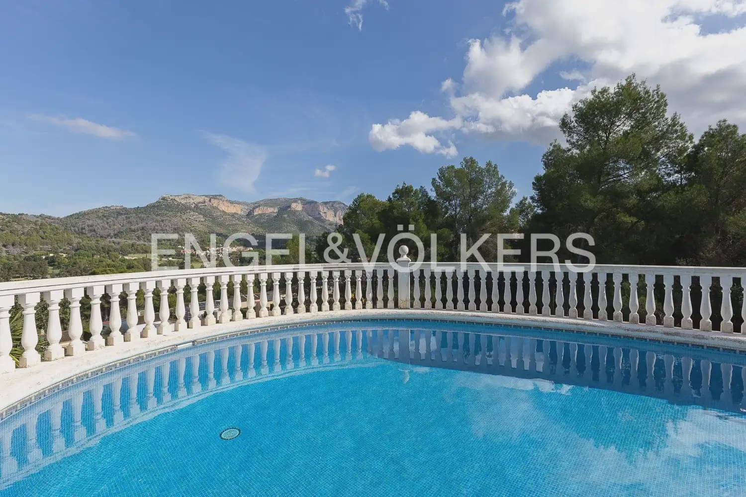 7 slaapkamer Villa te koop in Pedreguer met zwembad garage - € 940.000 (Ref: 10175999)