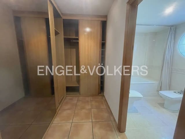 3 Zimmer Reihenhaus zu vermieten in Moncada - 1.800 € (Ref: 10177415)
