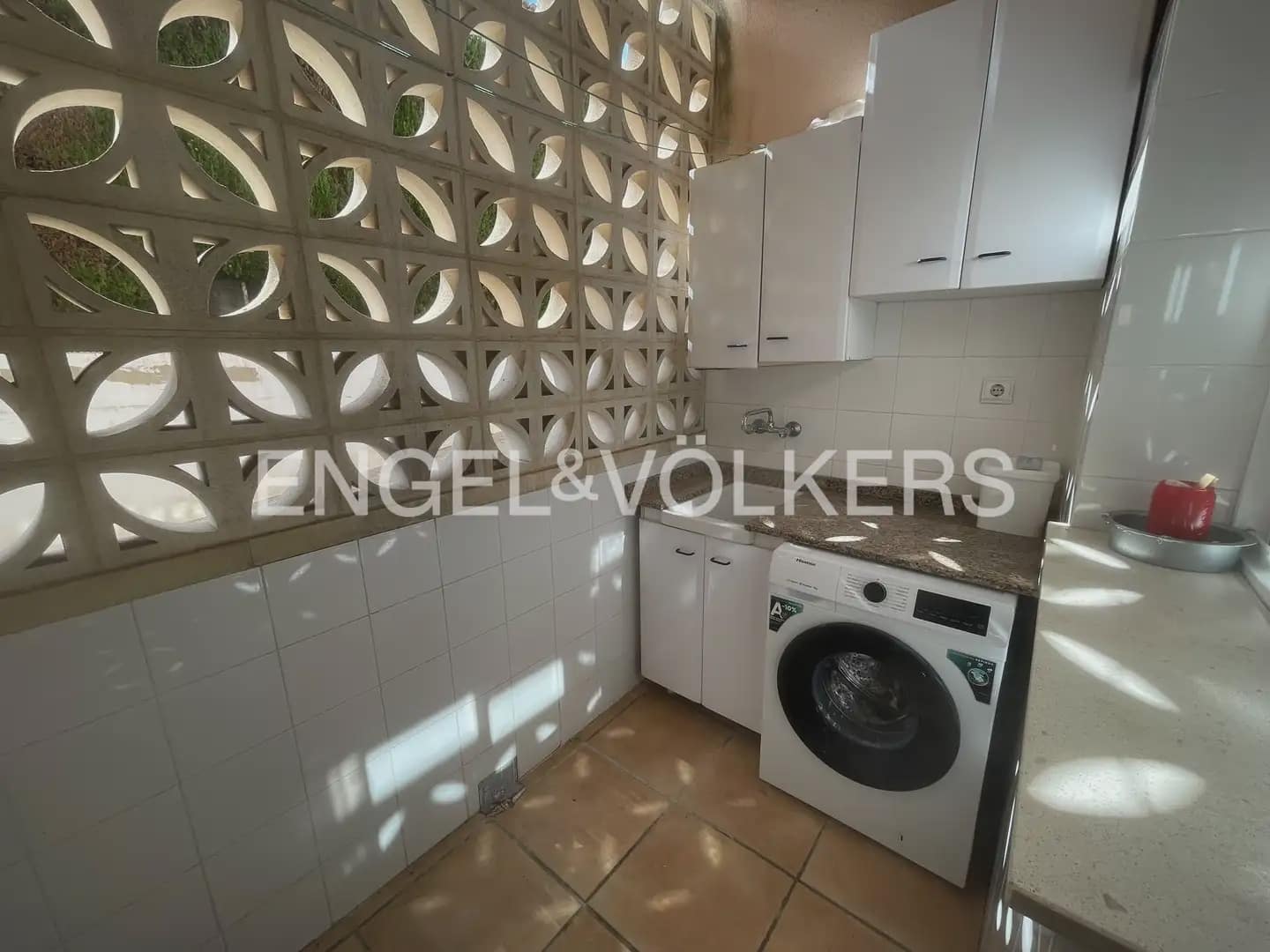 3 Zimmer Reihenhaus zu vermieten in Moncada mit Pool Garage - 1.800 € (Ref: 10177415)