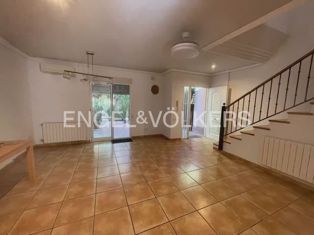 3 Zimmer Reihenhaus zu vermieten in Moncada - 1.800 € (Ref: 10177415)