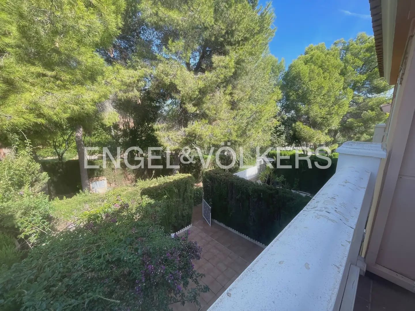 3 Zimmer Reihenhaus zu vermieten in Moncada mit Pool Garage - 1.800 € (Ref: 10177415)