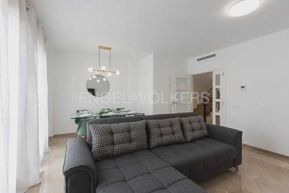 Casa de 4 habitaciones en Quart de Poblet en alquiler con garaje - 1.980 € (Ref: 10179298)