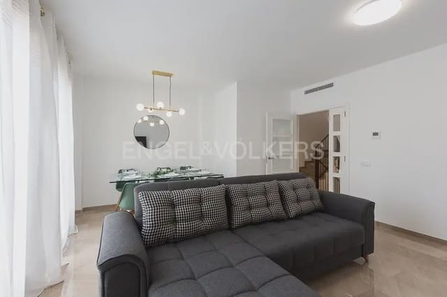 4 slaapkamer Huis te huur in Quart de Poblet met garage - € 1.980 (Ref: 10179298)