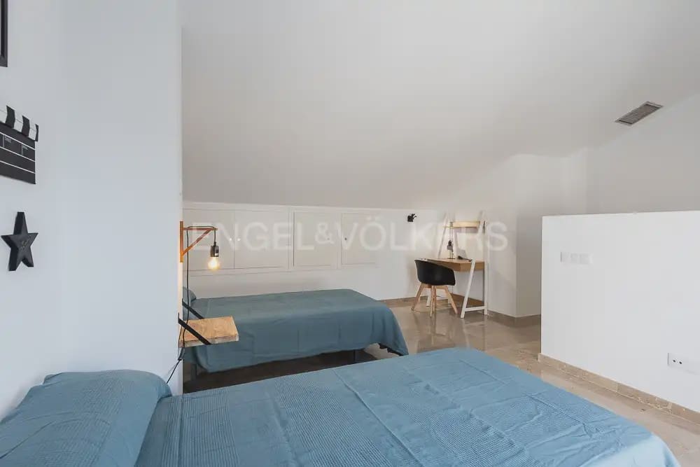 Casa de 4 habitaciones en Quart de Poblet en alquiler con garaje - 1.980 € (Ref: 10179298)