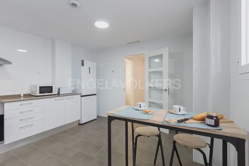 Casa de 4 habitaciones en Quart de Poblet en alquiler con garaje - 1.980 € (Ref: 10179298)