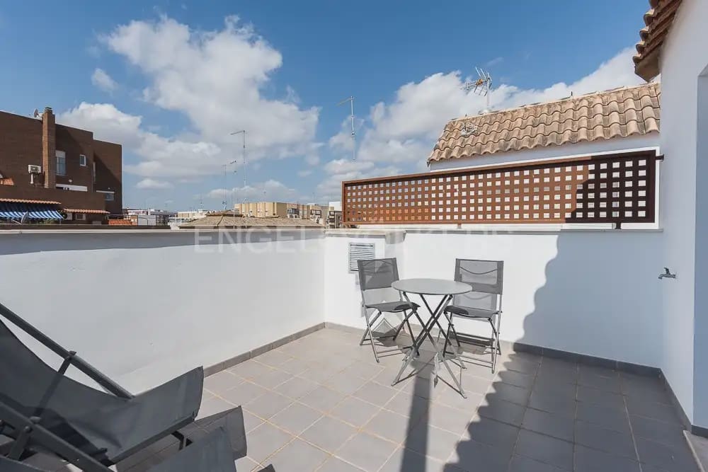 Casa de 4 habitaciones en Quart de Poblet en alquiler con garaje - 1.980 € (Ref: 10179298)