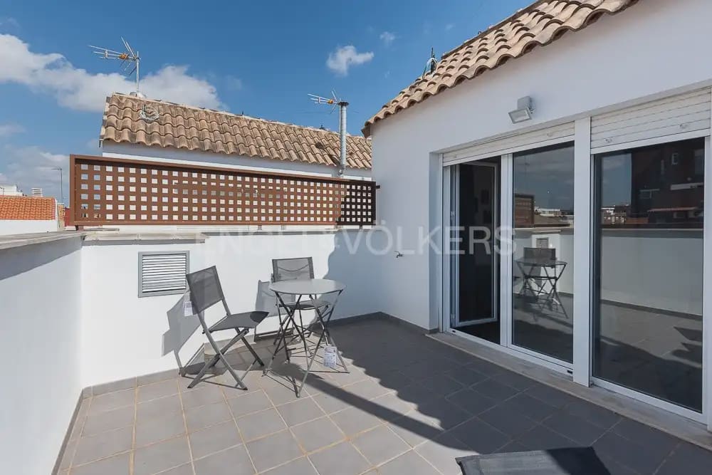 Casa de 4 habitaciones en Quart de Poblet en alquiler con garaje - 1.980 € (Ref: 10179298)