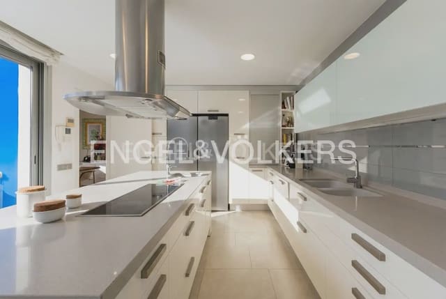 Casa de 7 habitaciones en Centro, Castelló de la Plana en venta con garaje - 1.770.000 € (Ref: 10179466)