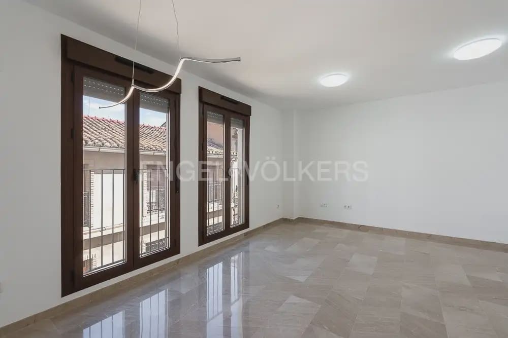 4 bedroom Townhouse for rent in Quart de Poblet with garage - € 1,980 (Ref: 10180850)