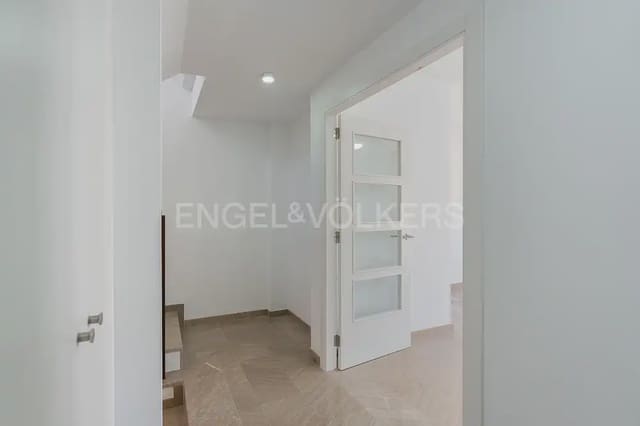 4 soverom Hus til leie i Quart de Poblet med garasje - € 1 980 (Ref: 10180850)