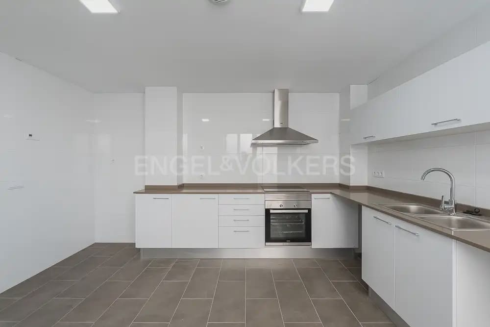 4 bedroom Townhouse for rent in Quart de Poblet with garage - € 1,980 (Ref: 10180850)