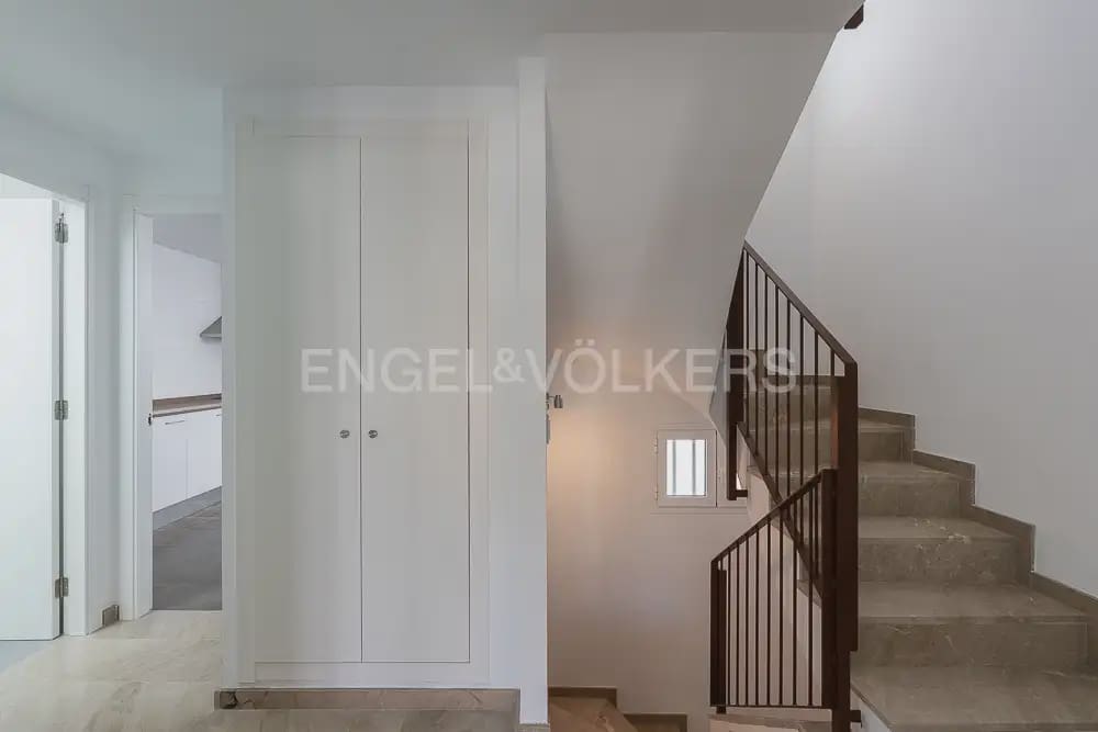 4 bedroom Townhouse for rent in Quart de Poblet with garage - € 1,980 (Ref: 10180850)
