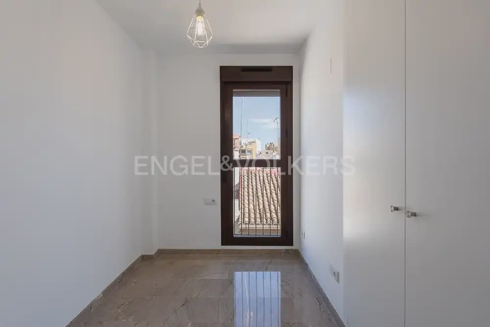 4 bedroom Townhouse for rent in Quart de Poblet with garage - € 1,980 (Ref: 10180850)