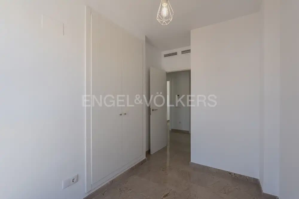 4 bedroom Townhouse for rent in Quart de Poblet with garage - € 1,980 (Ref: 10180850)