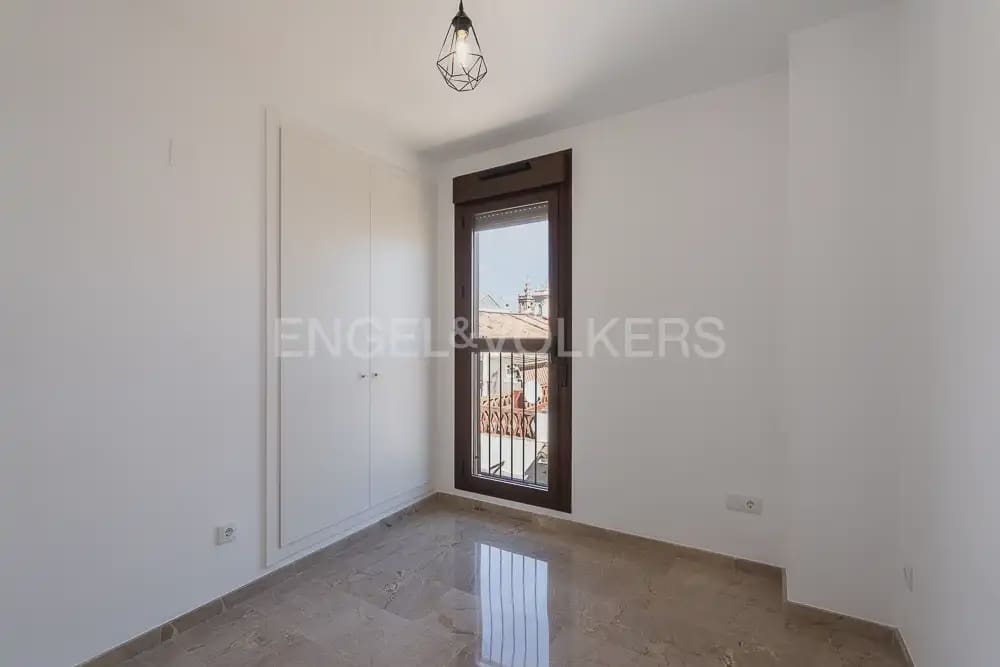 4 bedroom Townhouse for rent in Quart de Poblet with garage - € 1,980 (Ref: 10180850)