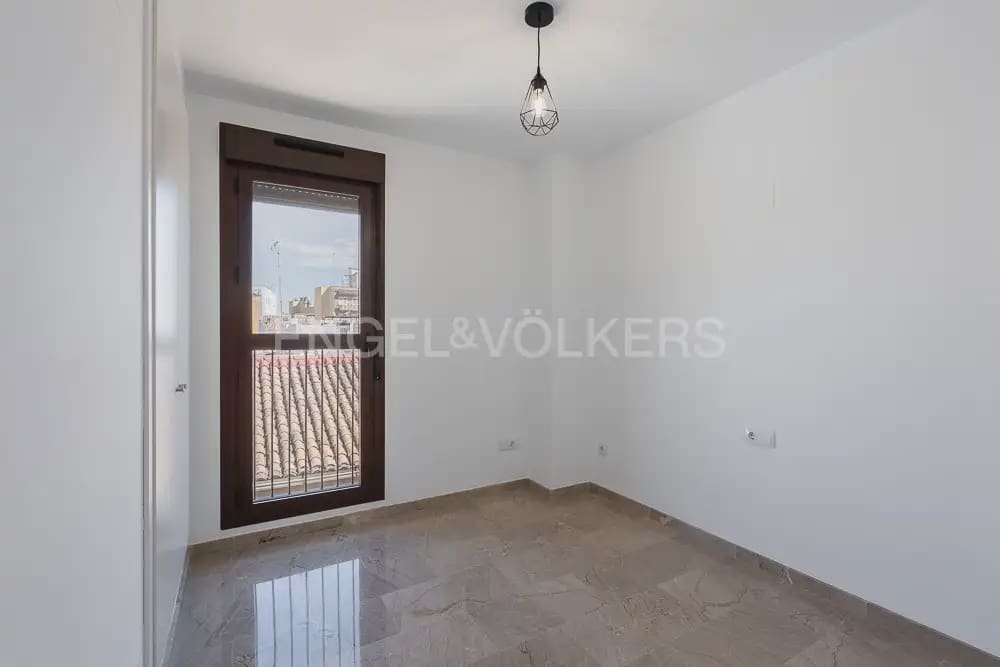 4 bedroom Townhouse for rent in Quart de Poblet with garage - € 1,980 (Ref: 10180850)