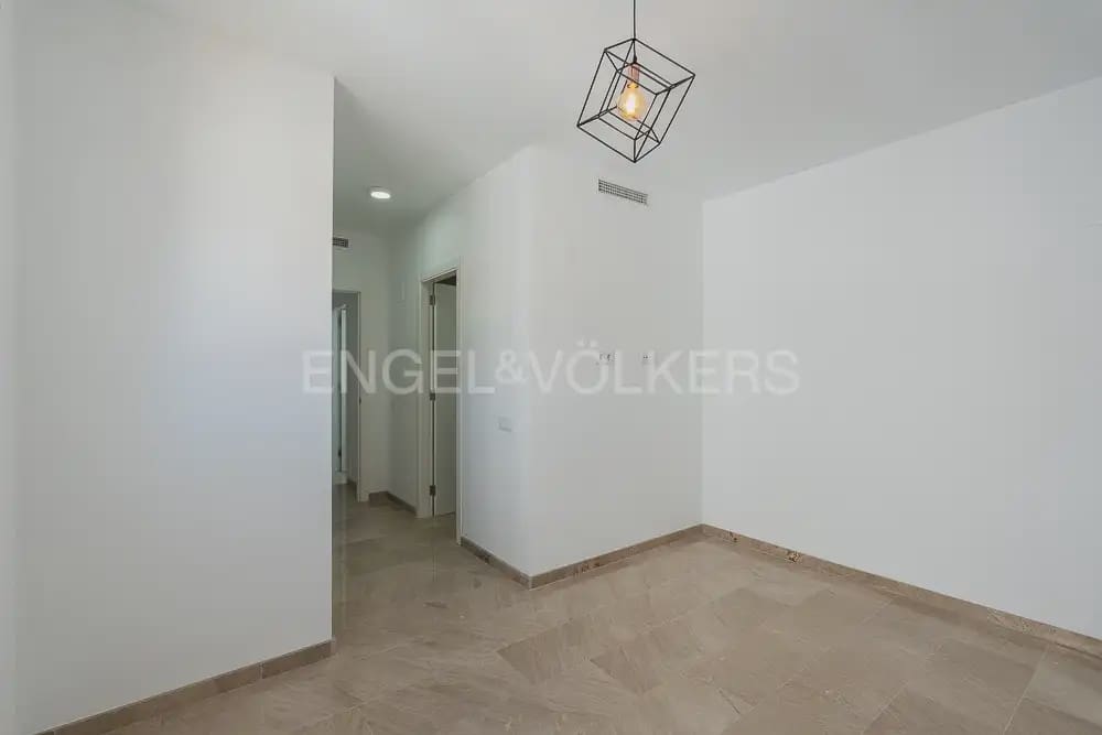 4 bedroom Townhouse for rent in Quart de Poblet with garage - € 1,980 (Ref: 10180850)