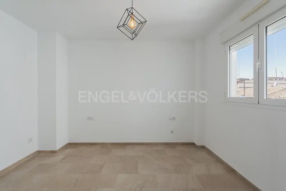 4 bedroom Townhouse for rent in Quart de Poblet with garage - € 1,980 (Ref: 10180850)
