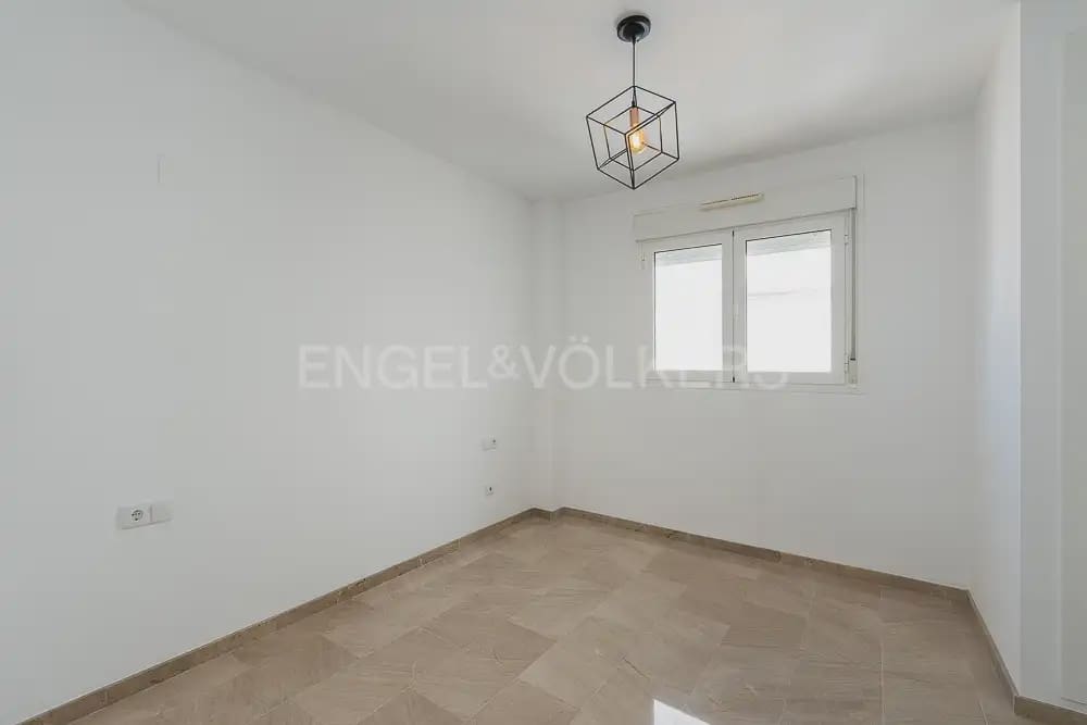 4 quarto Casa em Banda para arrendar em Quart de Poblet com garagem - 1 980 € (Ref: 10180850)