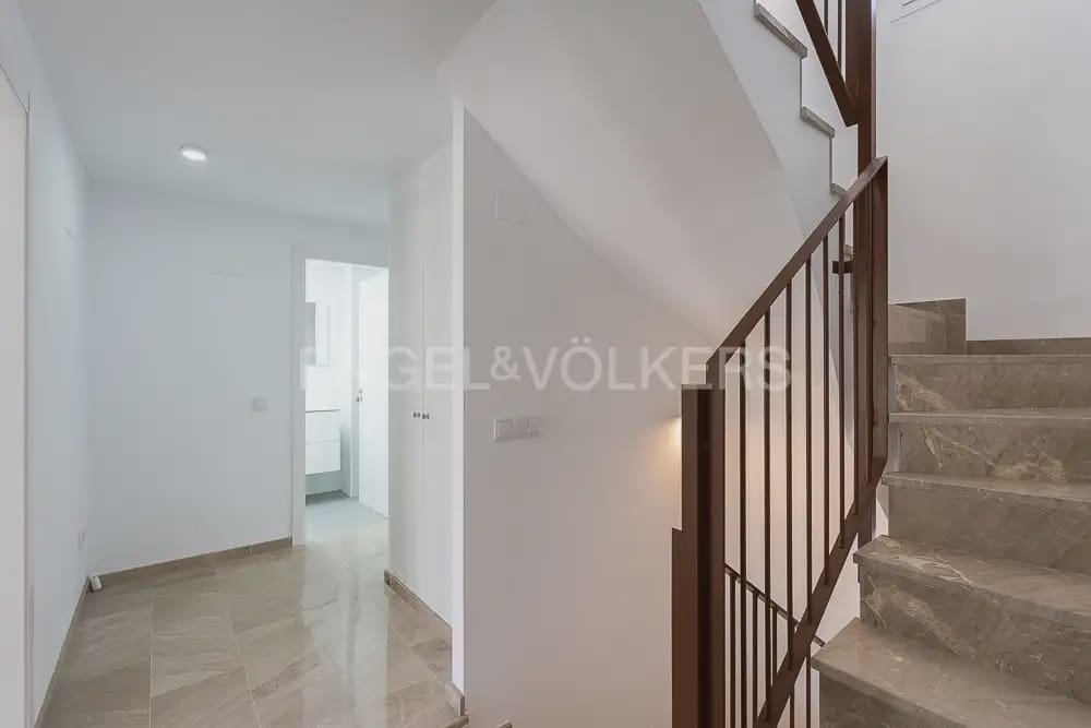 4 bedroom Townhouse for rent in Quart de Poblet with garage - € 1,980 (Ref: 10180850)