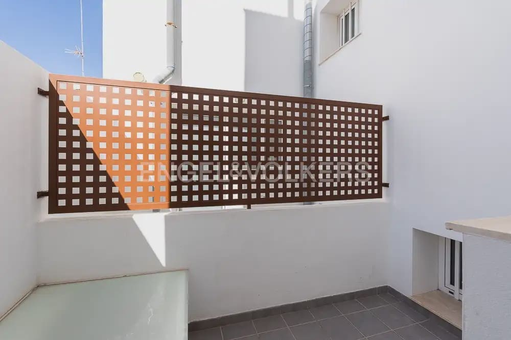 4 bedroom Townhouse for rent in Quart de Poblet with garage - € 1,980 (Ref: 10180850)