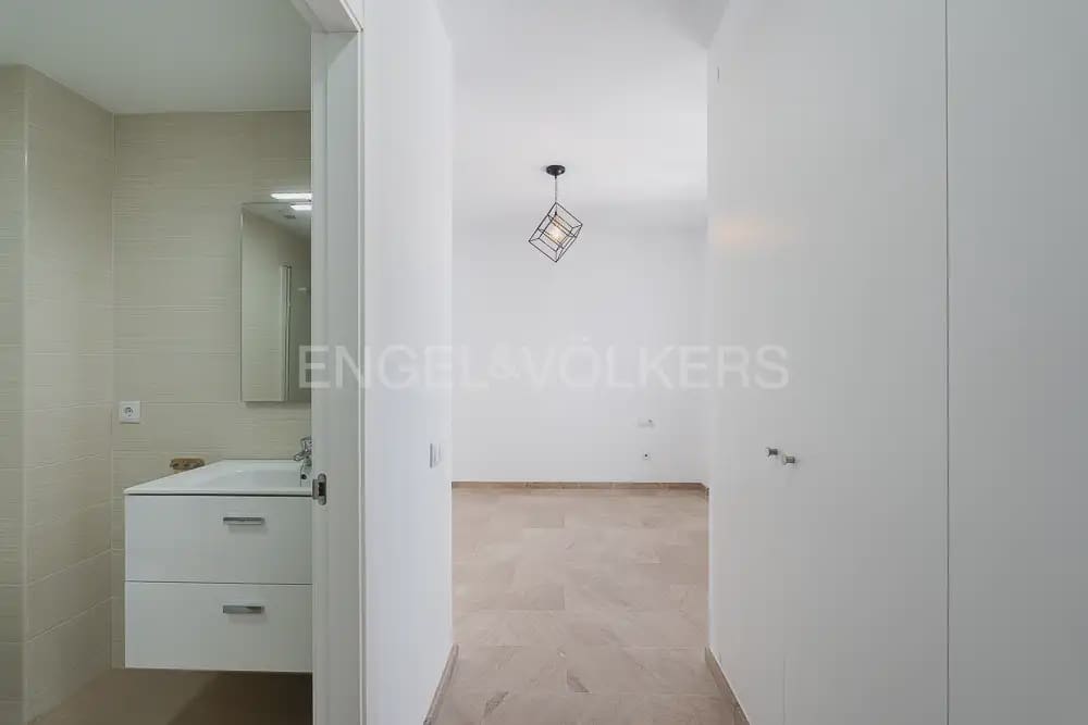 4 bedroom Townhouse for rent in Quart de Poblet with garage - € 1,980 (Ref: 10180850)