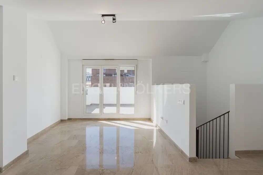 4 bedroom Townhouse for rent in Quart de Poblet with garage - € 1,980 (Ref: 10180850)