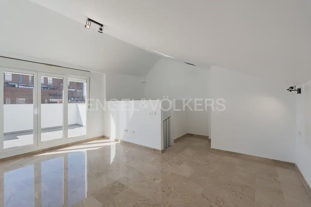 4 bedroom Townhouse for rent in Quart de Poblet with garage - € 1,980 (Ref: 10180850)