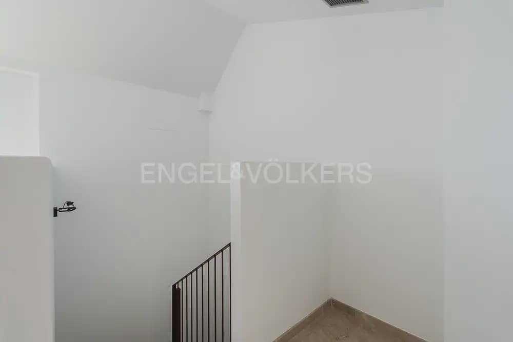 4 bedroom Townhouse for rent in Quart de Poblet with garage - € 1,980 (Ref: 10180850)