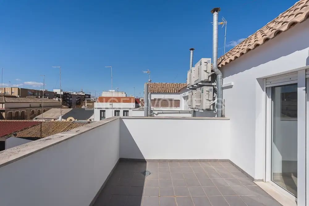 4 bedroom Townhouse for rent in Quart de Poblet with garage - € 1,980 (Ref: 10180850)