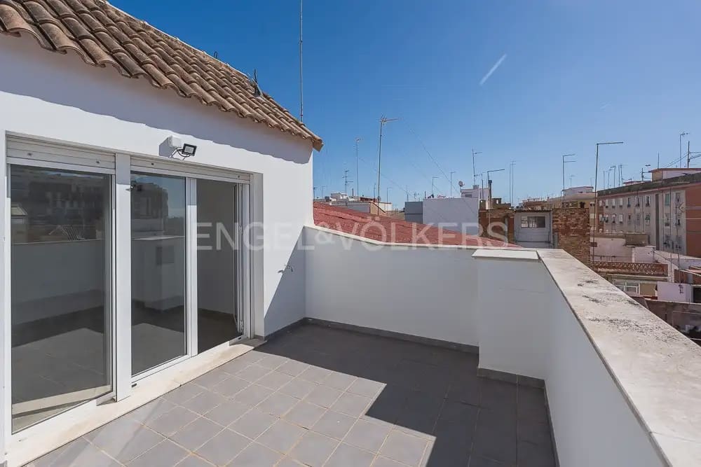 4 bedroom Townhouse for rent in Quart de Poblet with garage - € 1,980 (Ref: 10180850)