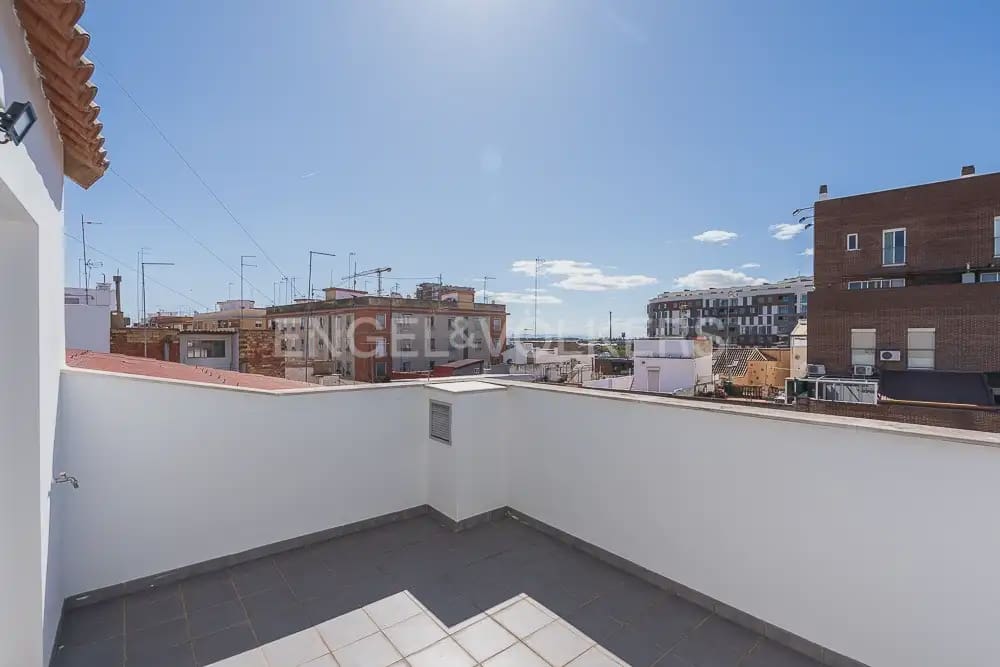 Casa de 4 habitaciones en Quart de Poblet en alquiler con garaje - 1.980 € (Ref: 10180850)