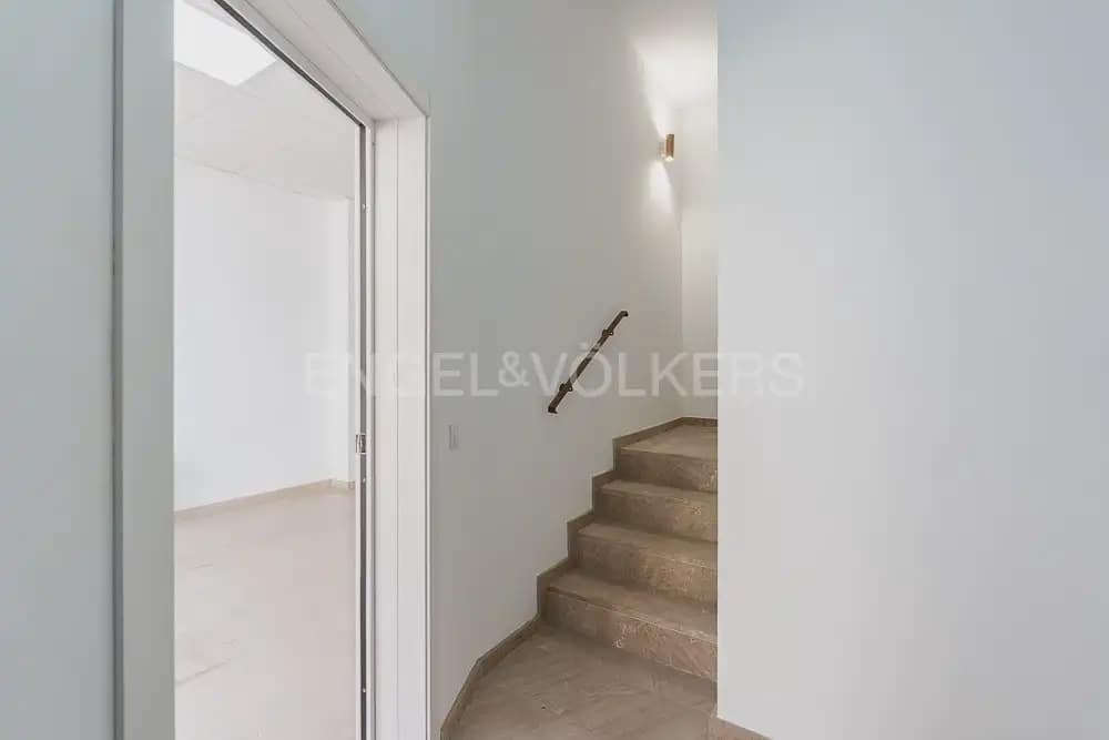 4 bedroom Townhouse for rent in Quart de Poblet with garage - € 1,980 (Ref: 10180850)