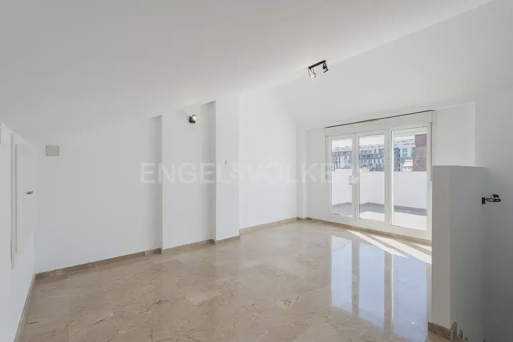 4 bedroom Townhouse for rent in Quart de Poblet with garage - € 1,980 (Ref: 10180850)