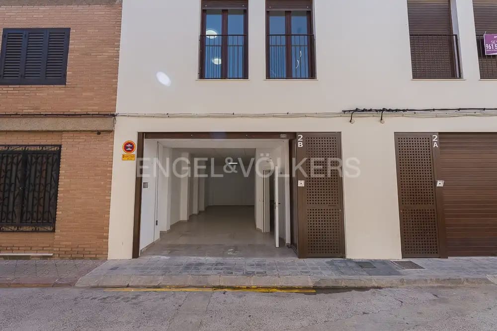 4 bedroom Townhouse for rent in Quart de Poblet with garage - € 1,980 (Ref: 10180850)
