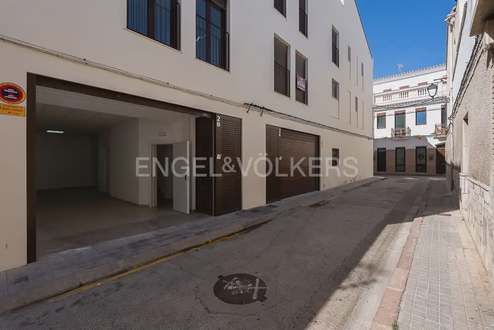 4 bedroom Townhouse for rent in Quart de Poblet with garage - € 1,980 (Ref: 10180850)