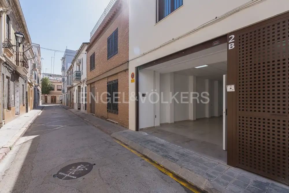 4 bedroom Townhouse for rent in Quart de Poblet with garage - € 1,980 (Ref: 10180850)