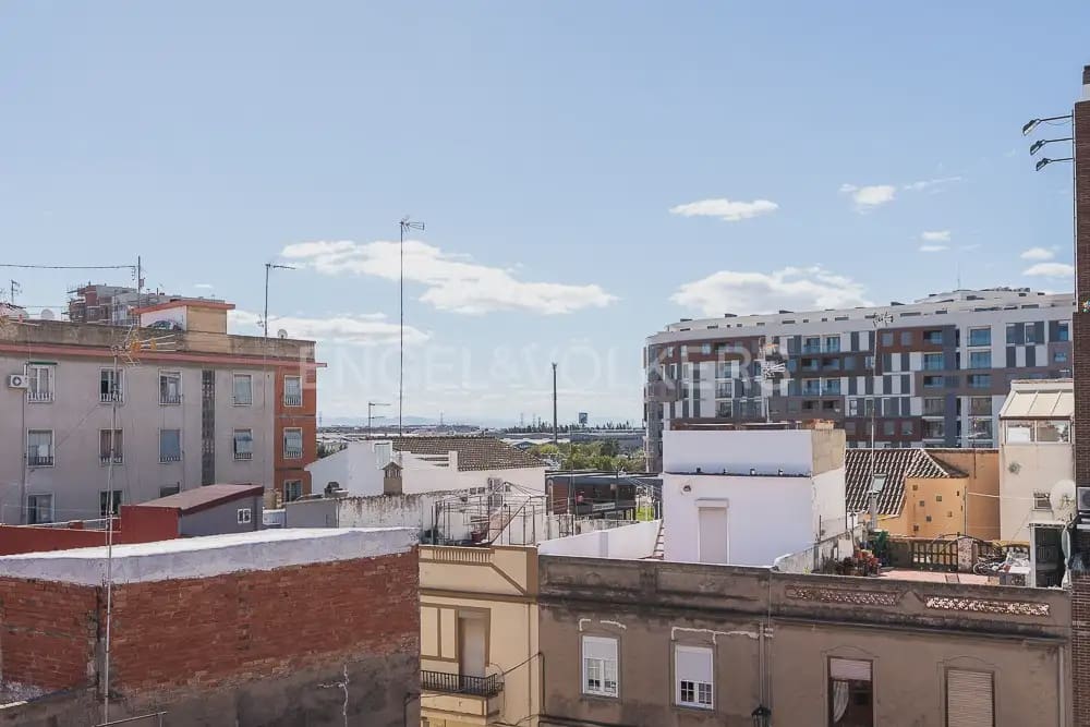 4 bedroom Townhouse for rent in Quart de Poblet with garage - € 1,980 (Ref: 10180850)