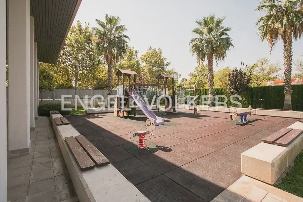 3 bedroom Flat for sale in Valencia city with pool garage - € 650,000 (Ref: 10181025)