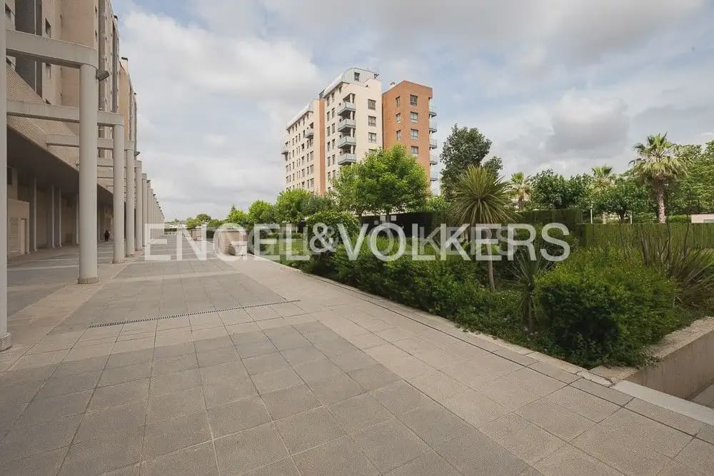 3 bedroom Flat for sale in Valencia city with pool garage - € 650,000 (Ref: 10181025)