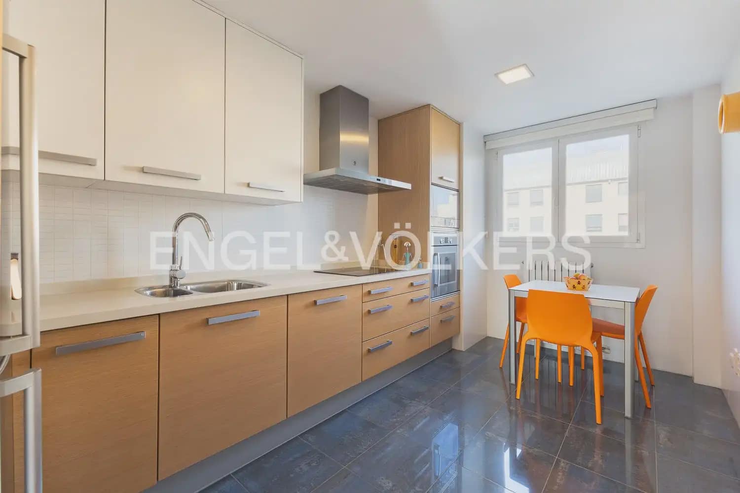 3 bedroom Flat for sale in Valencia city with pool garage - € 650,000 (Ref: 10181025)