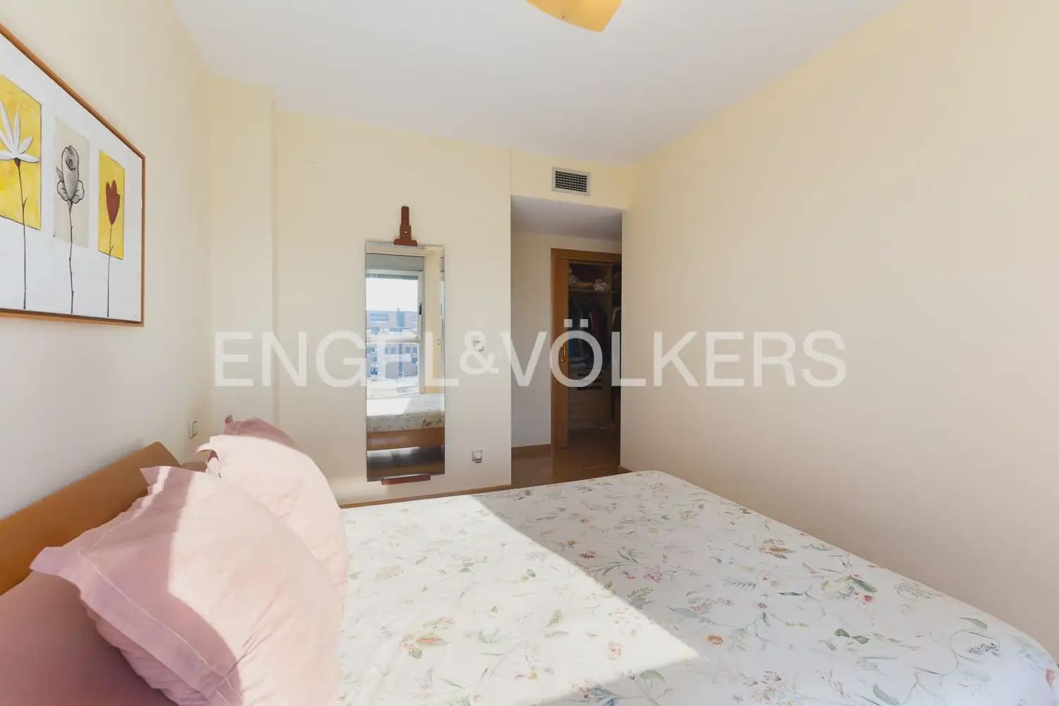 3 bedroom Flat for sale in Valencia city with pool garage - € 650,000 (Ref: 10181025)