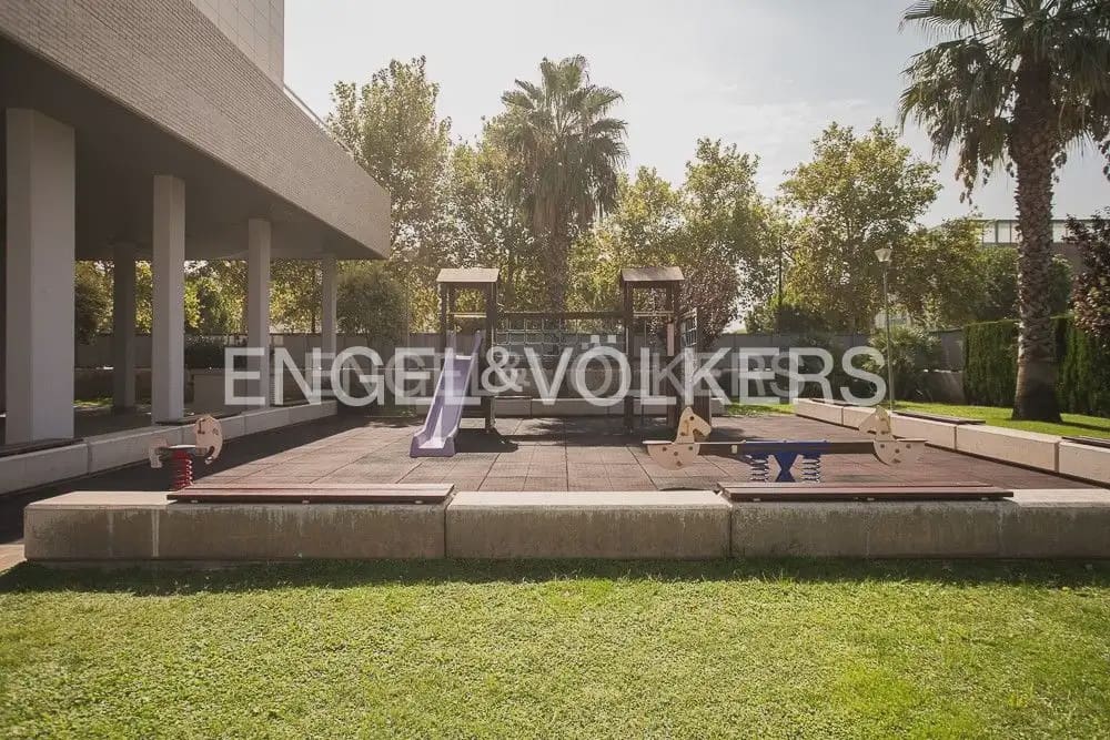 3 bedroom Flat for sale in Valencia city with pool garage - € 650,000 (Ref: 10181025)