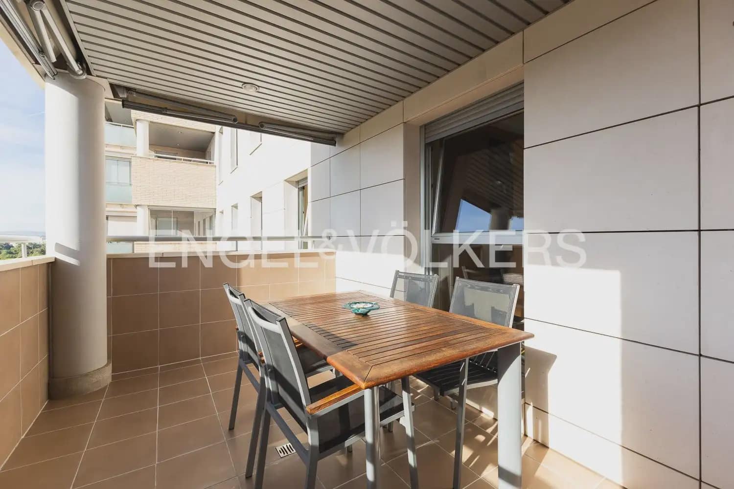 3 bedroom Flat for sale in Valencia city with pool garage - € 650,000 (Ref: 10181025)
