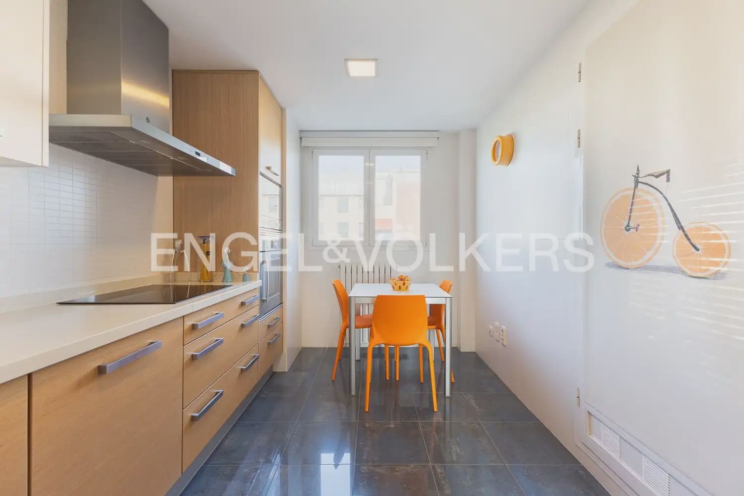 3 bedroom Flat for sale in Valencia city with pool garage - € 650,000 (Ref: 10181025)