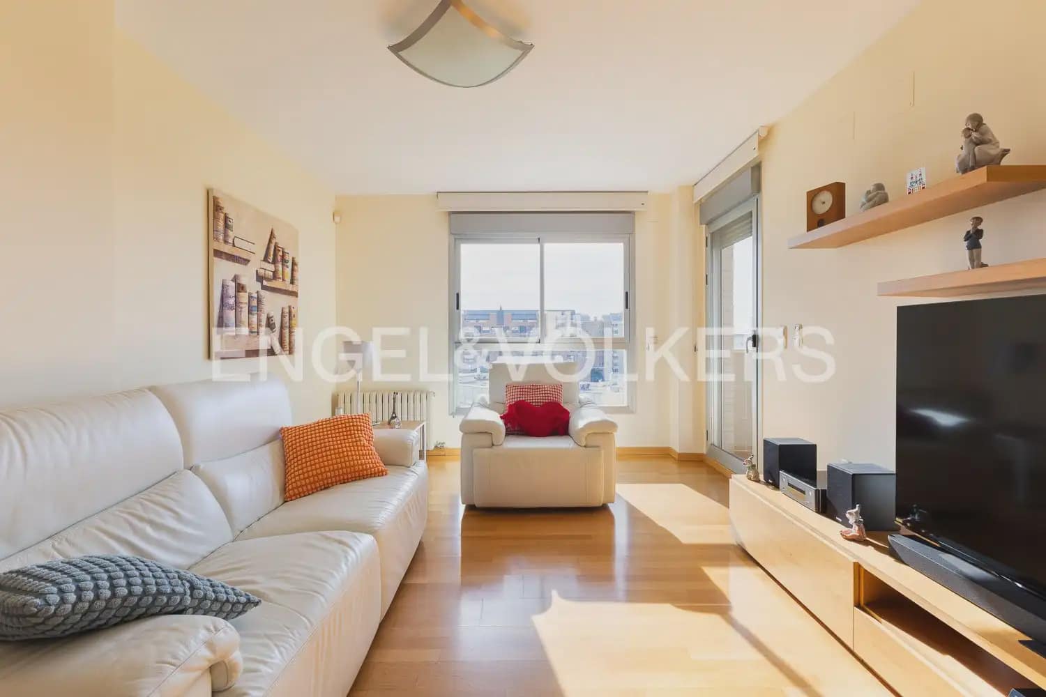 3 bedroom Flat for sale in Valencia city with pool garage - € 650,000 (Ref: 10181025)