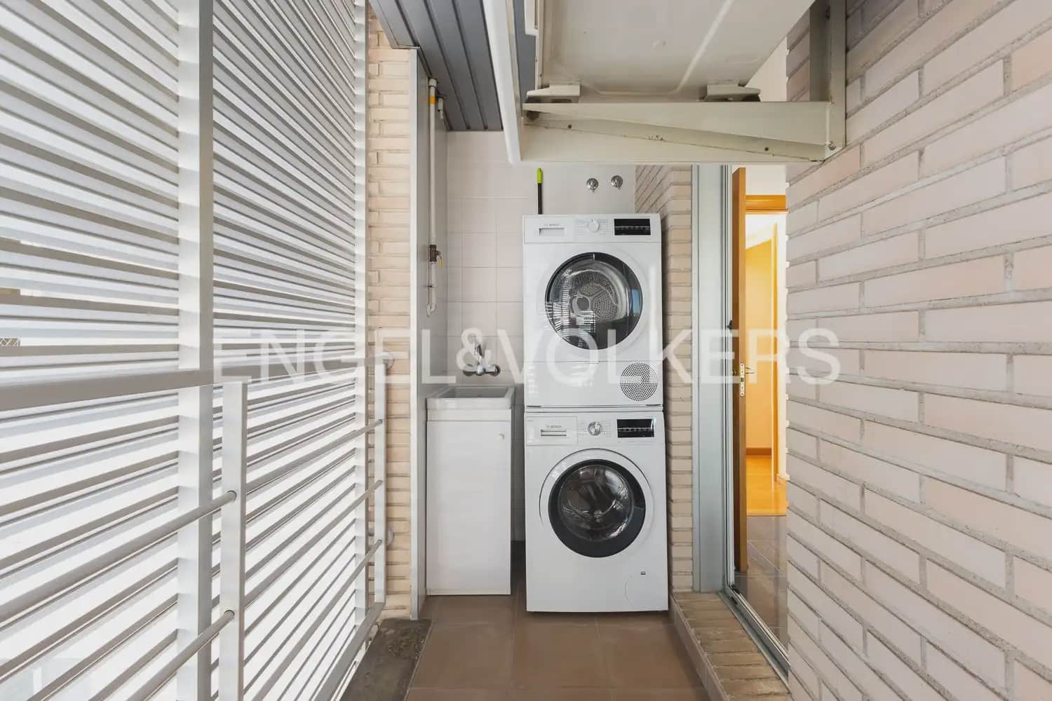 3 bedroom Flat for sale in Valencia city with pool garage - € 650,000 (Ref: 10181025)