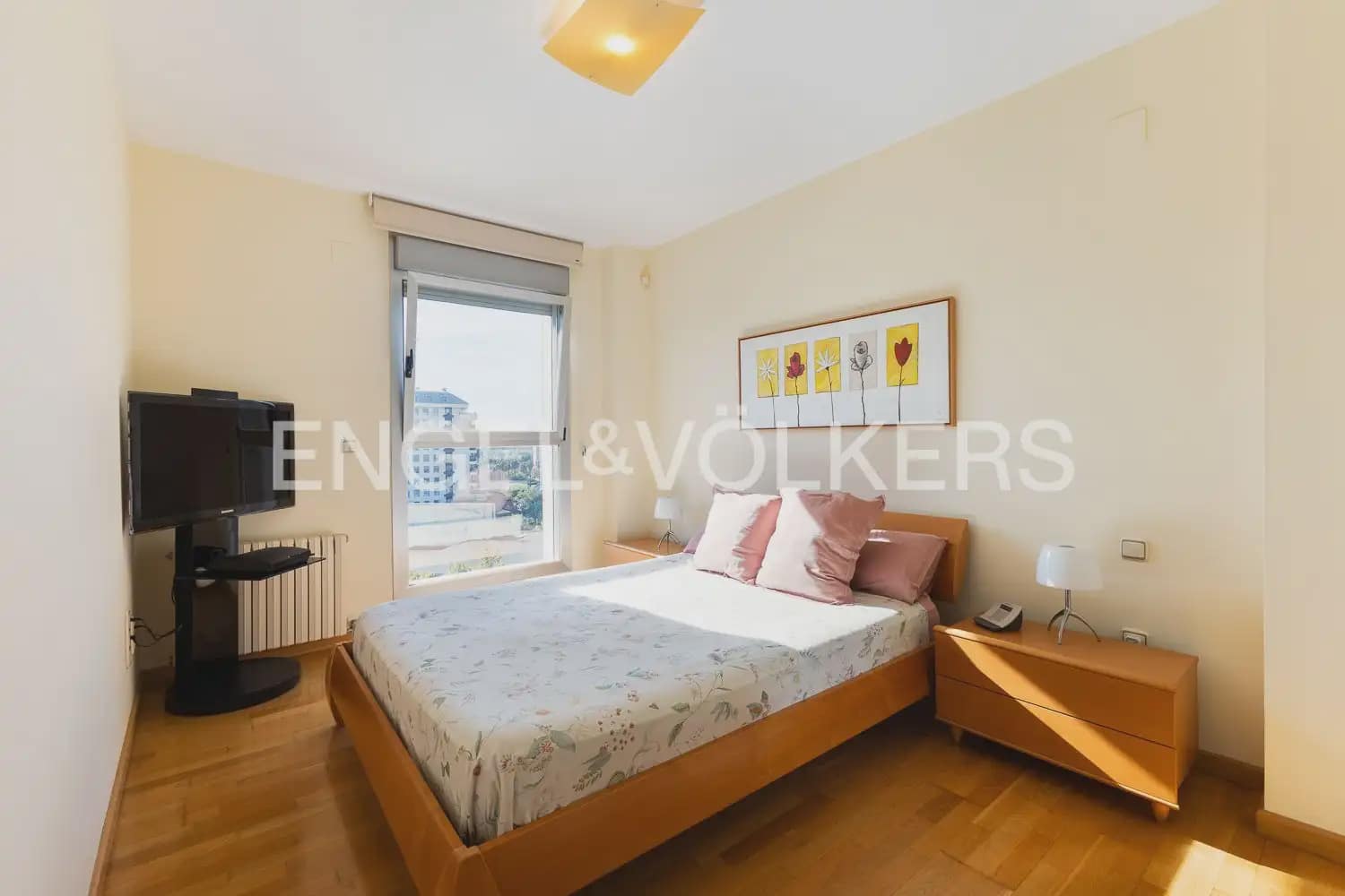 3 bedroom Flat for sale in Valencia city with pool garage - € 650,000 (Ref: 10181025)