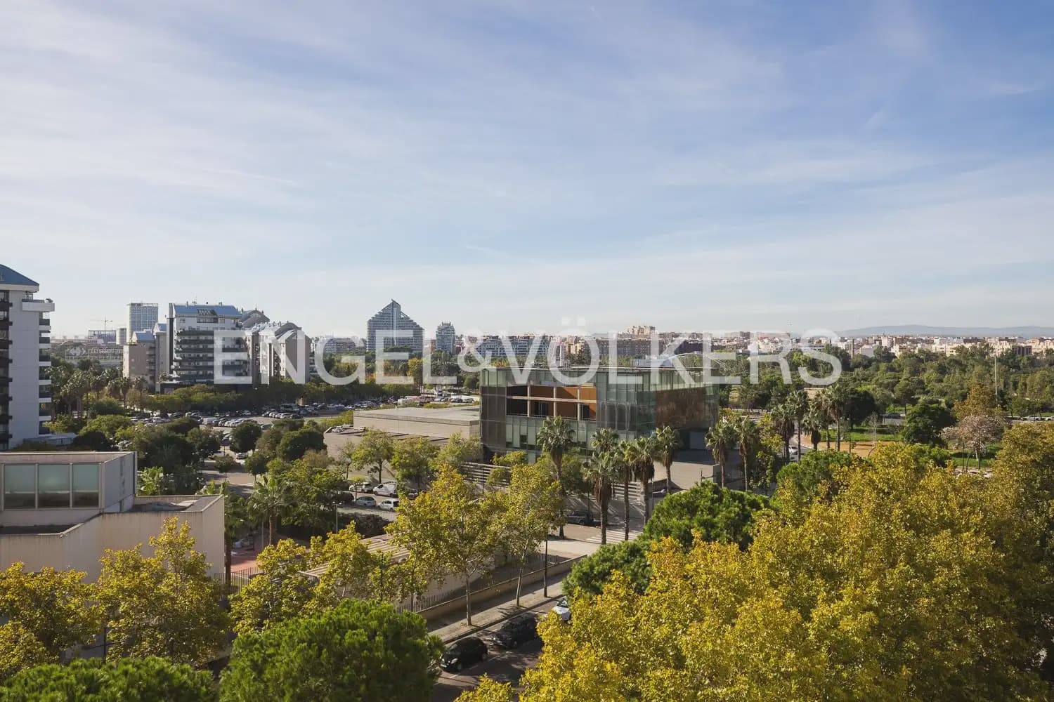 3 bedroom Flat for sale in Valencia city with pool garage - € 650,000 (Ref: 10181025)
