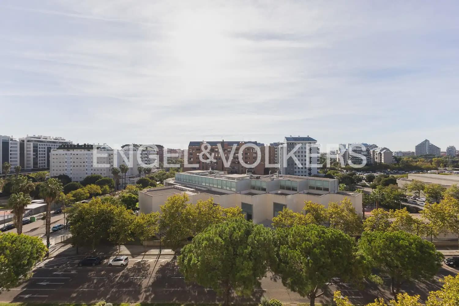 3 bedroom Flat for sale in Valencia city with pool garage - € 650,000 (Ref: 10181025)